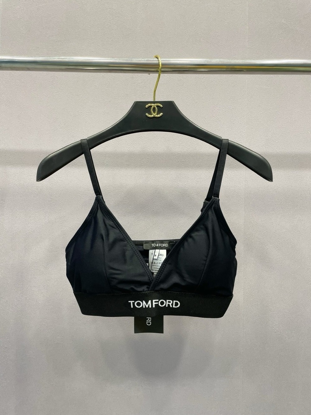 Tom Ford Black Bralette with High-Waist Black Leggings - Picture 4 of 8